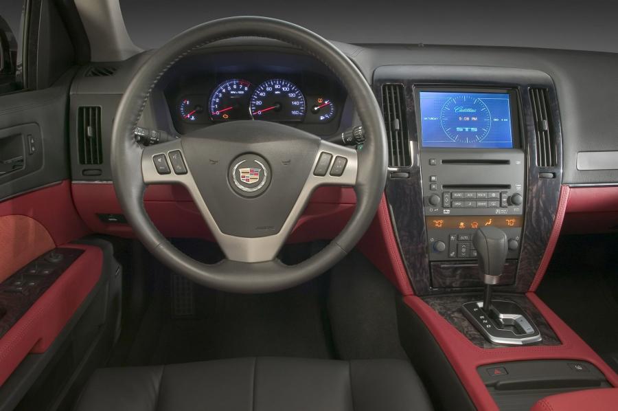  Cadillac STS-V 2006 года  (фото 26 из 44)